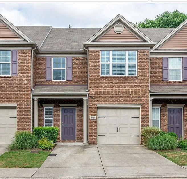 1326 Crown Point Pl
