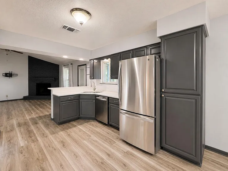 1105 Apache Dr — Photo 8