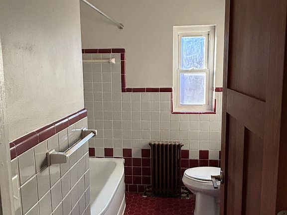 4th image of 637 Maple Dr APT C
