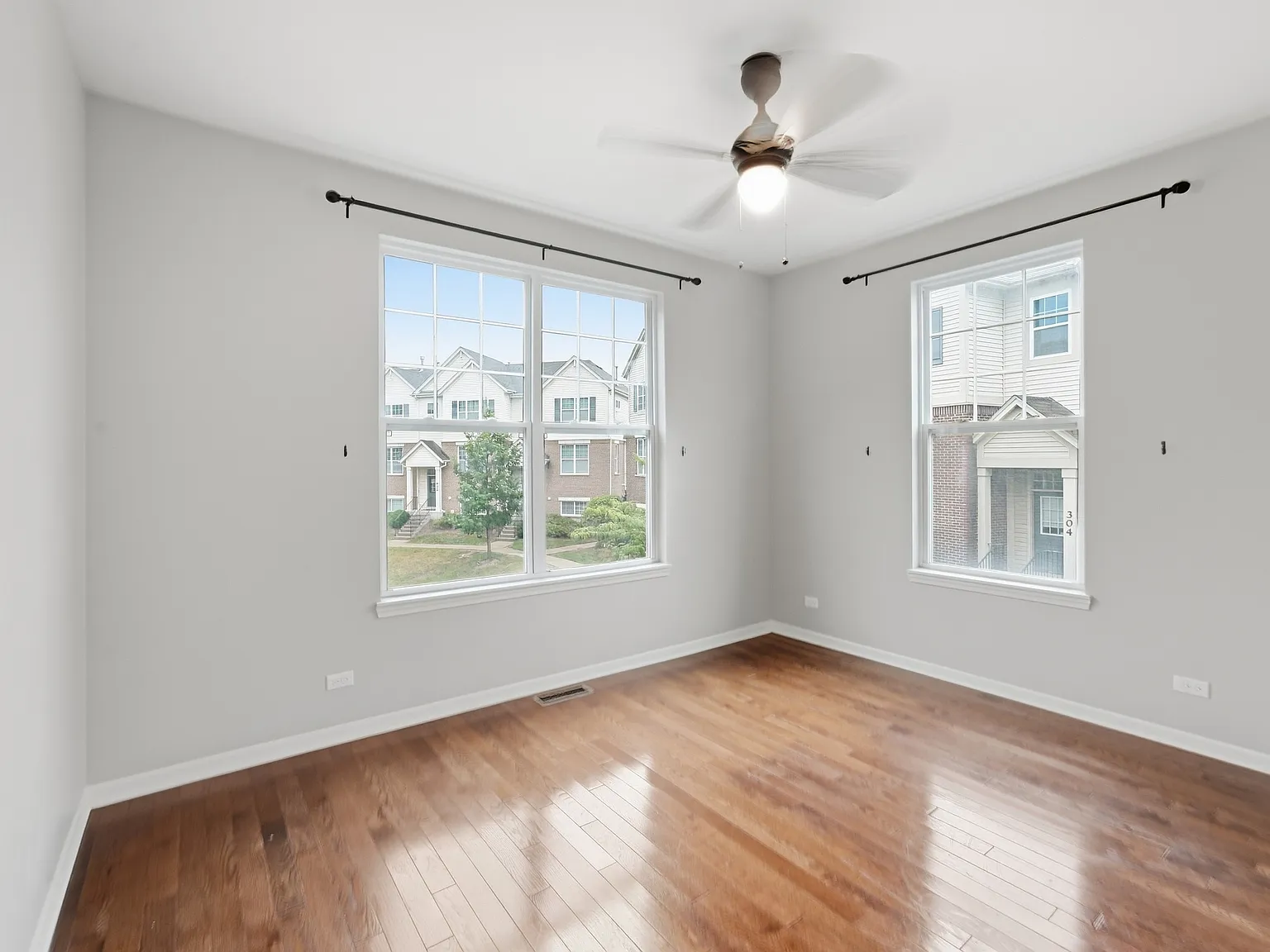 3 bed, 1573 sqft, $4,450 — Photo 2