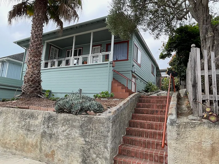 249 Hawthorne St — Photo 2