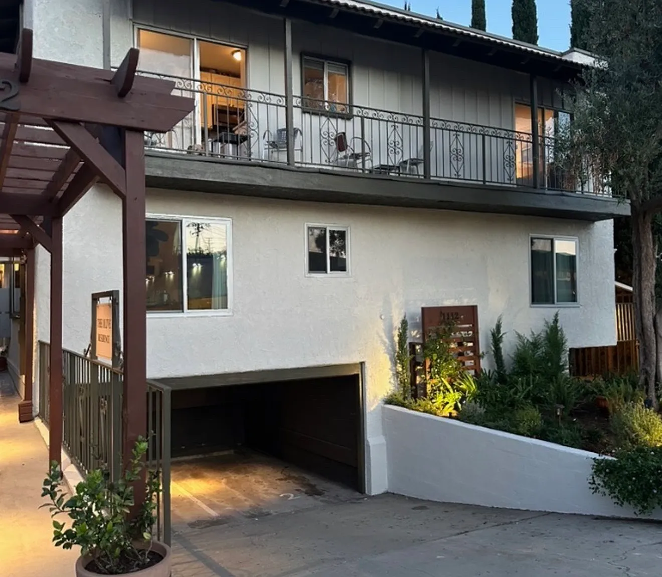 2 bed, 900 sqft, $3,500 — Photo 2
