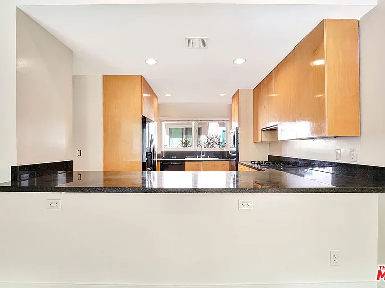811 21st St #3 — Photo 10