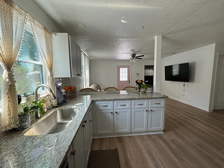 1905 E Wilder Ave — Photo 3