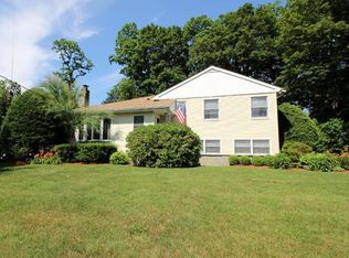 9 Concord Dr, Mahopac, NY 10541