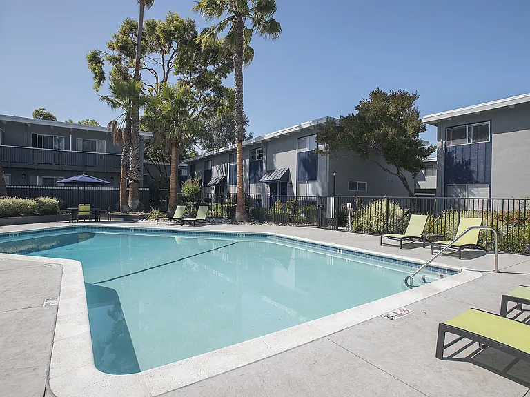 Monterey Townhouse — Photo 36