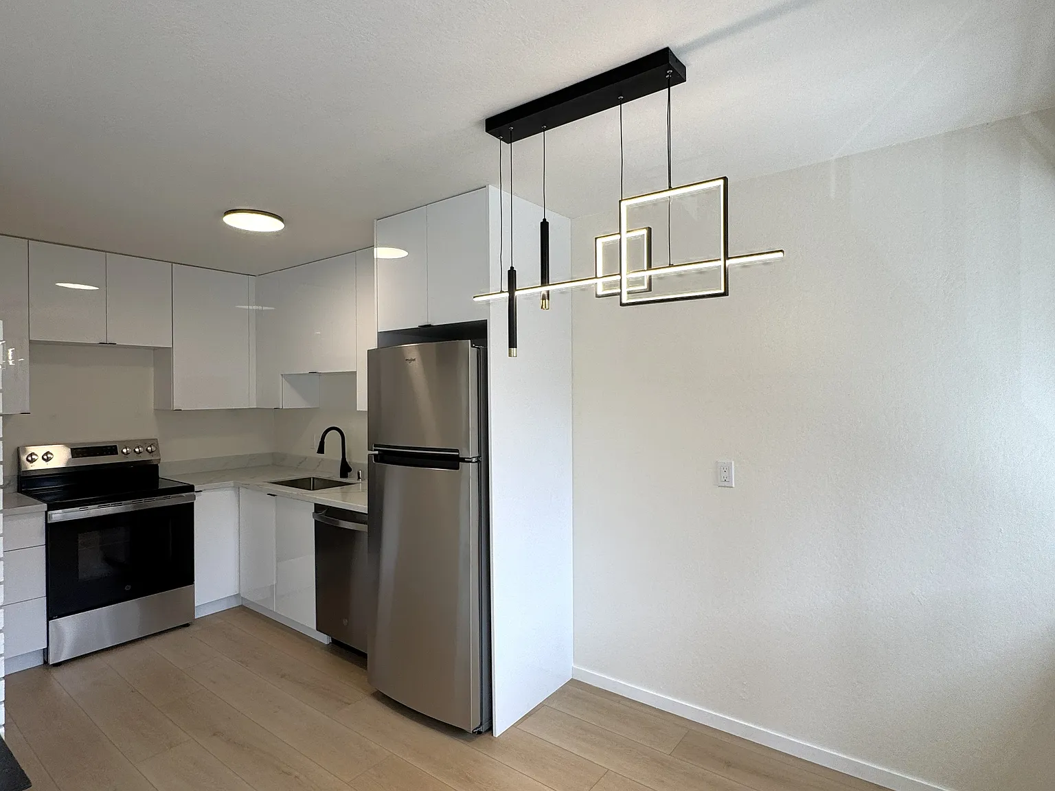 2 bed, $5,295 — Photo 4