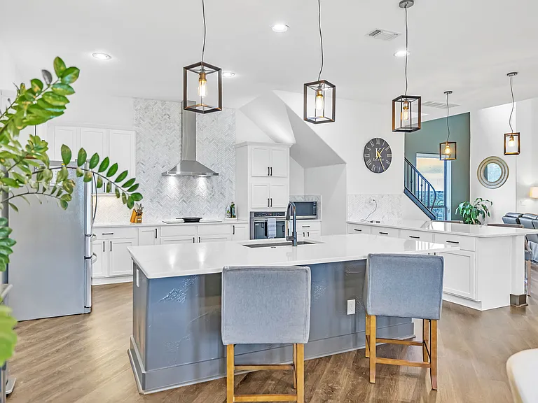 411 Cielo Cir — Photo 13