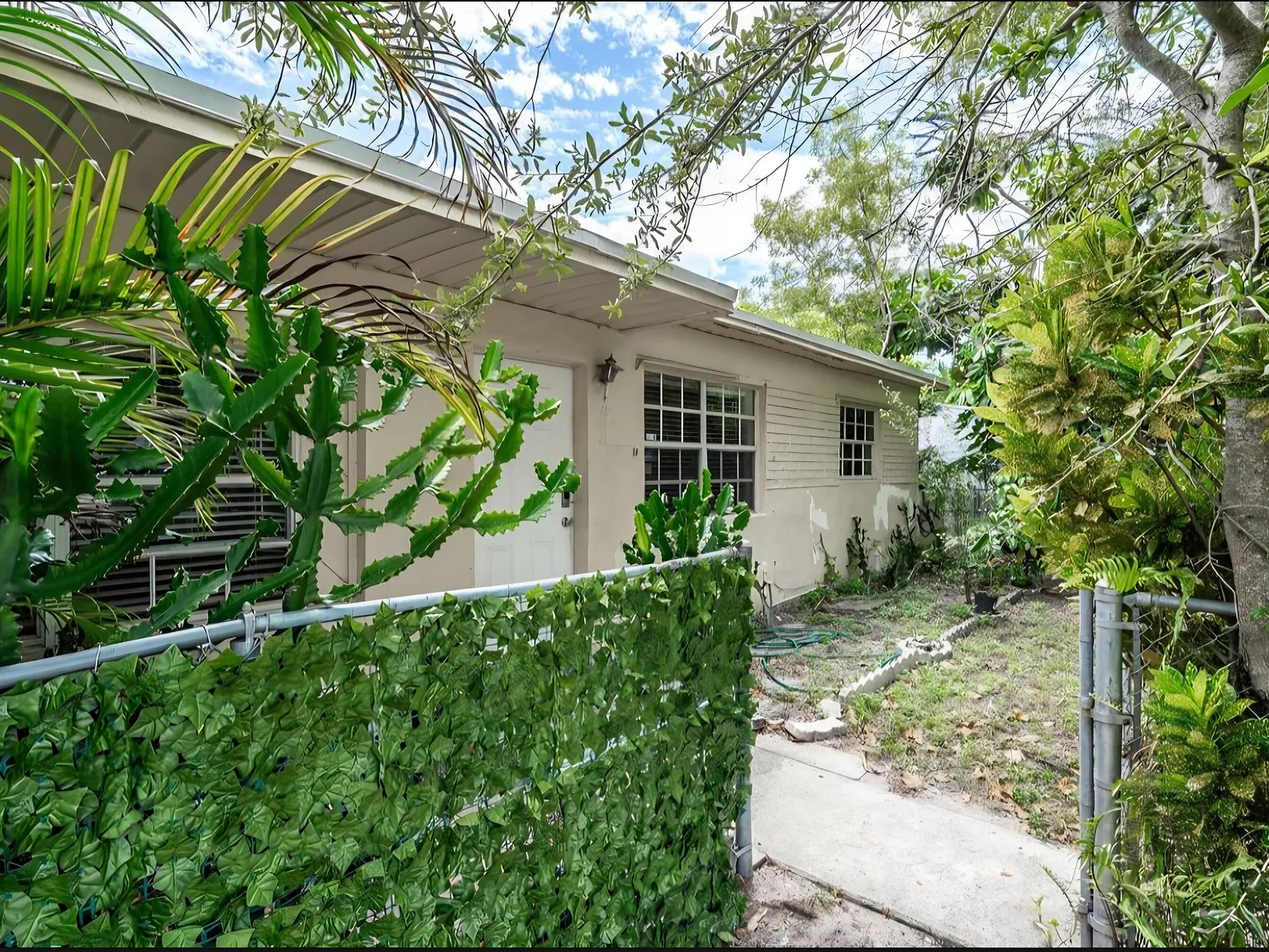 5 bed, 3.0 bath, 1063 sqft, $1,900 — Photo 4