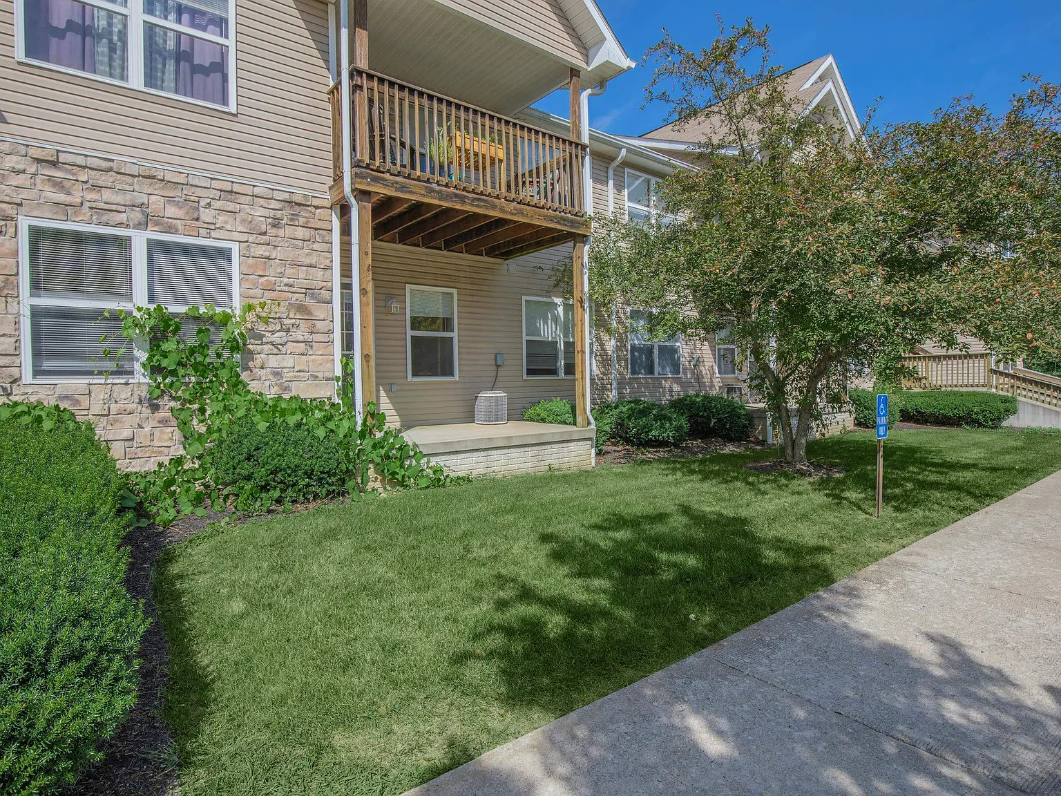 Bloom Apartments — Photo 3