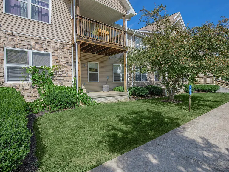 Bloom Apartments — Photo 3