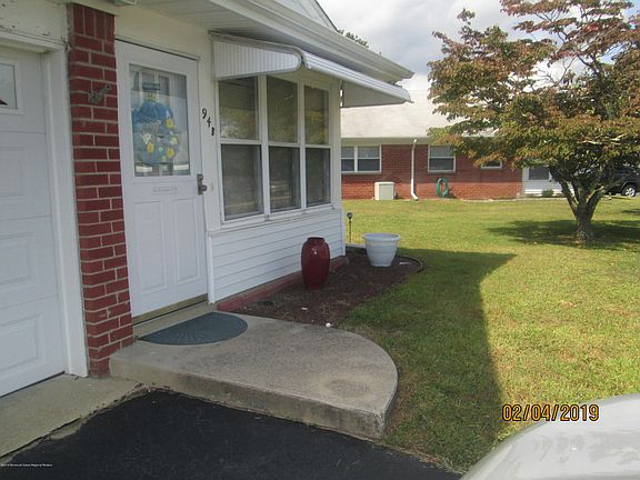 4th image of 94 Fairway Lane #B