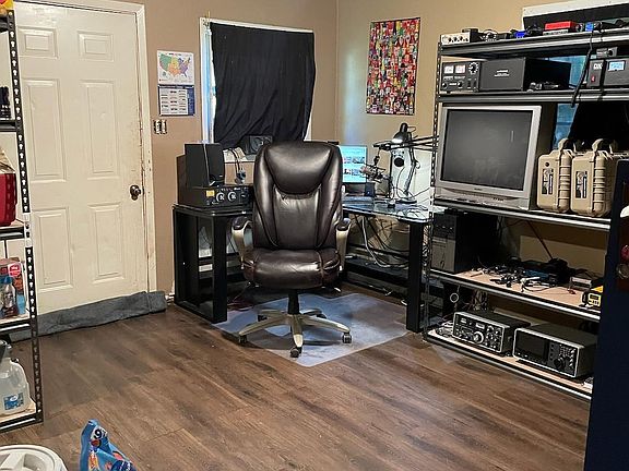 4th image of 1719 Hilltop St