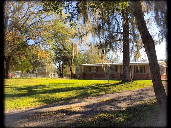 Front of Home w/carport