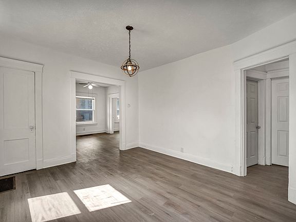 3rd image of 10515 Greenlawn Ave #2