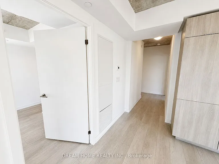 47 Mutual St #807 — Photo 5