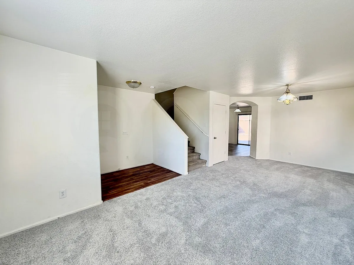 5 bed, 3.0 bath, 2182 sqft, $2,100 — Photo 3