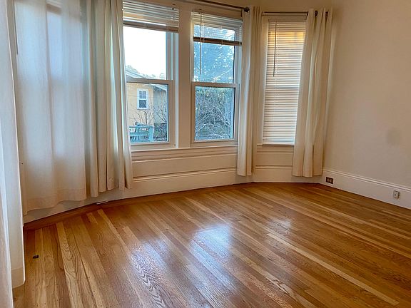 4th image of 795 Victoria St