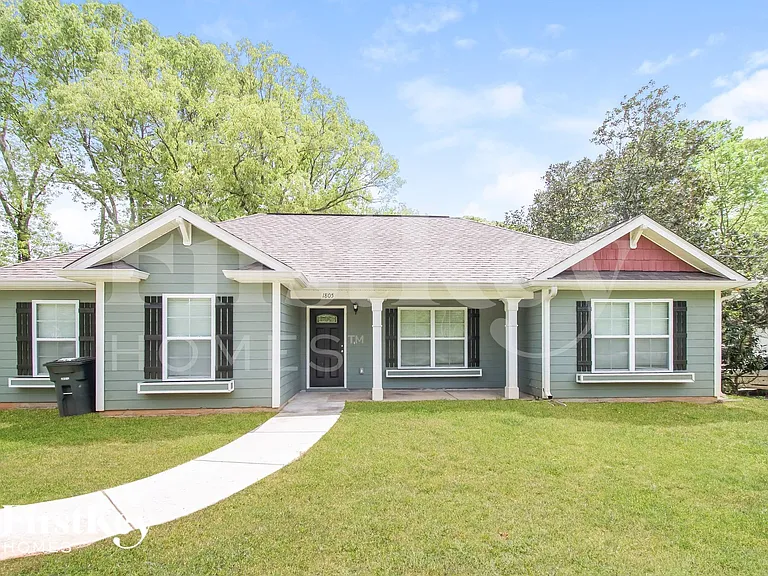 1805 Seayes Rd — Photo 1