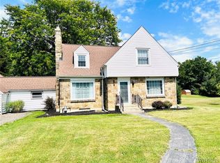 6667 Taylor Rd, Hamburg, NY 14075