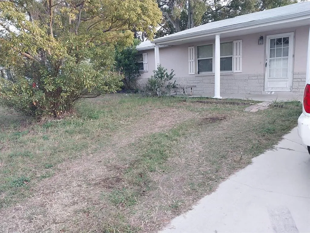 4 bed, 2.0 bath, 1004 sqft, $2,150 — Photo 1