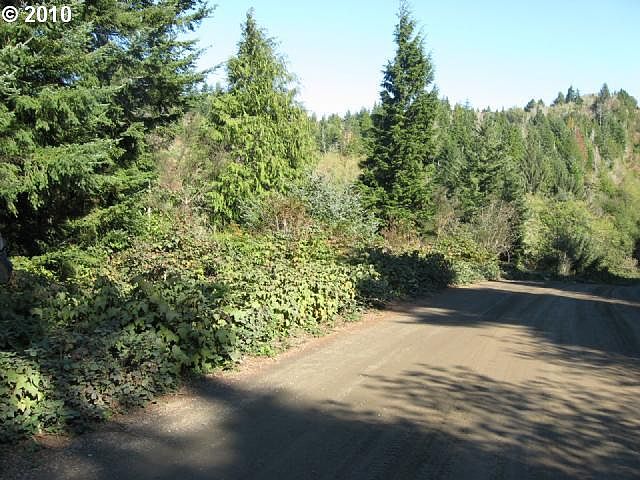 2nd image of 13 Hobby Ln #13