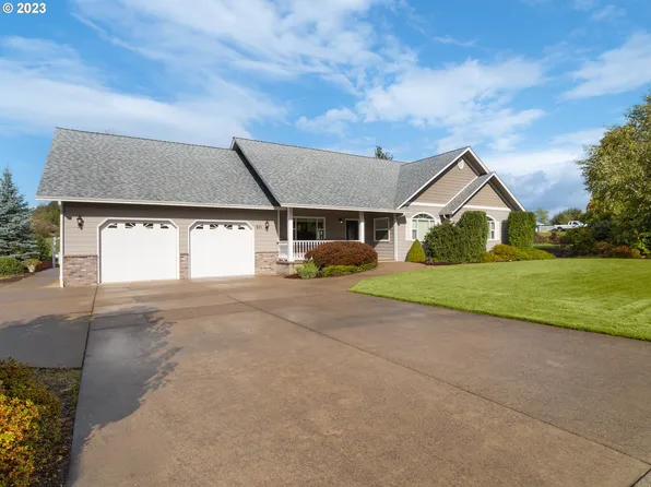 901 NE Locust St, Oakland, OR 97462