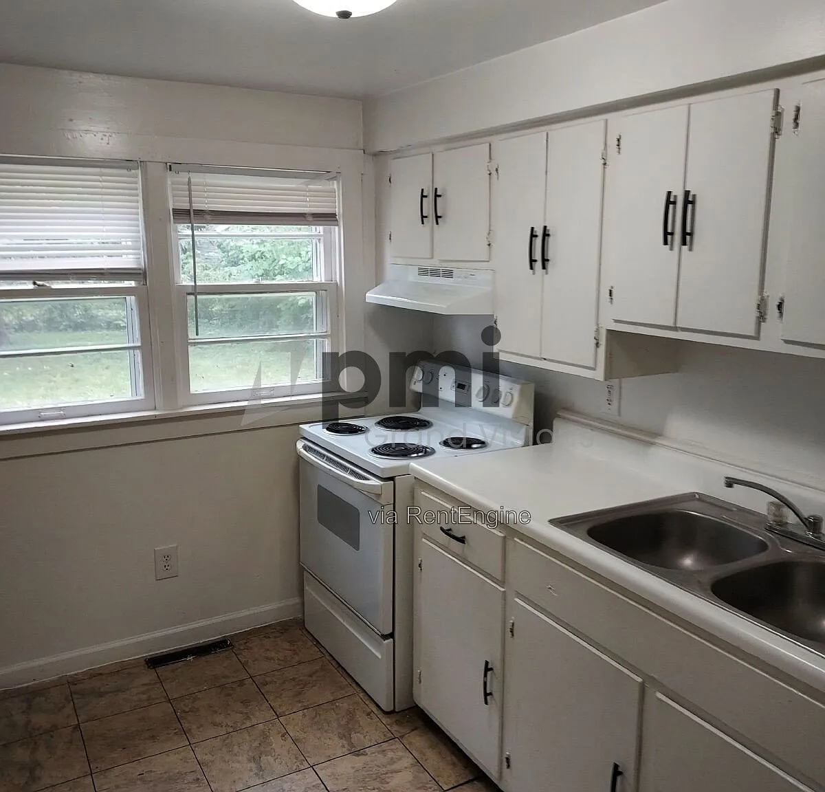 2 bed, 1.0 bath, 900 sqft, $1,001 — Photo 3