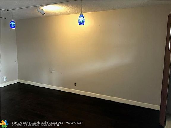 3rd image of 4120 Woodside Dr