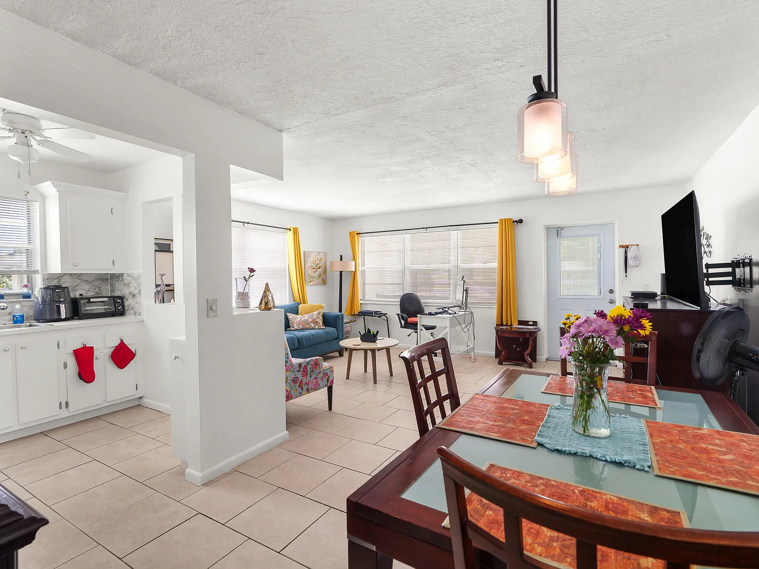 1 bed, 1.5 bath, 702 sqft, $1,525 — Photo 4
