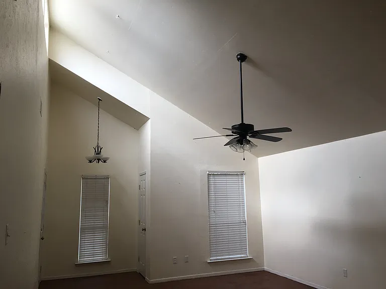 1213 Elm Ct — Photo 5