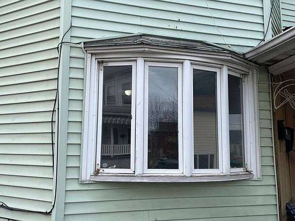 3rd image of 315 10th St Rear 1