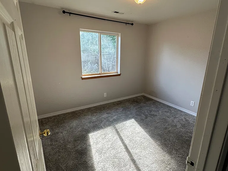 1850 W Canfield Ave — Photo 8