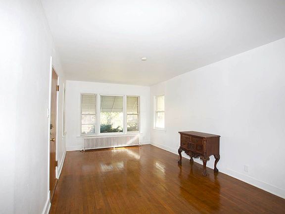 4th image of 9220 S King Dr