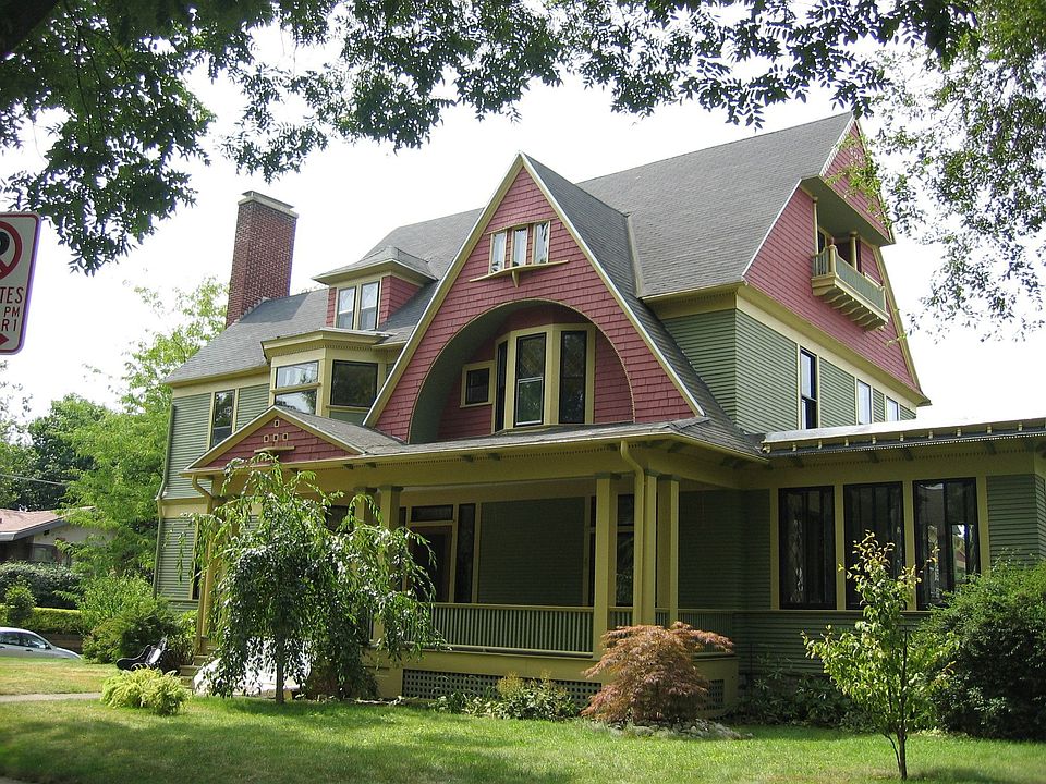 1st image of 455 College Ave SE