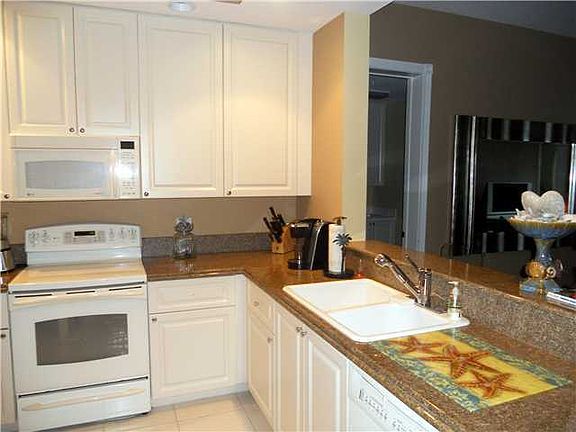4th image of 15 W Harbour Isle Drive #Ph04