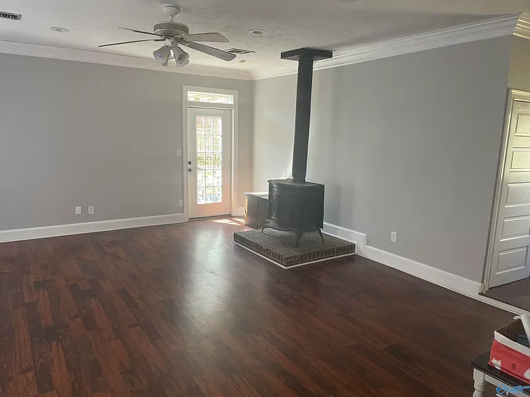 709 Marion Dr — Photo 9