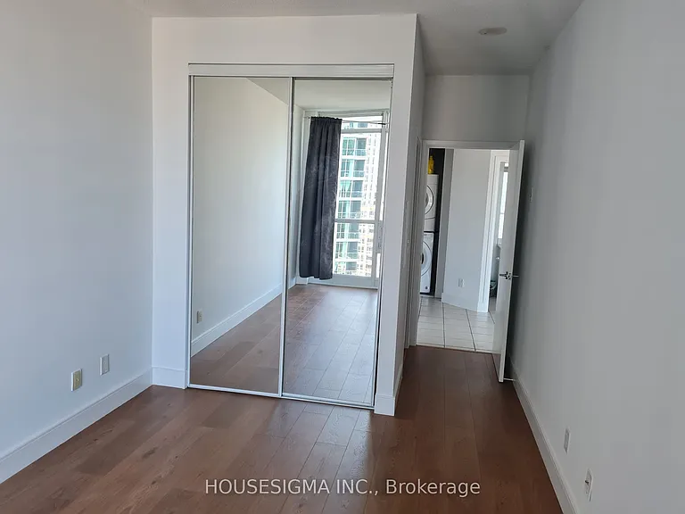 219 Fort York Blvd #2303 — Photo 8