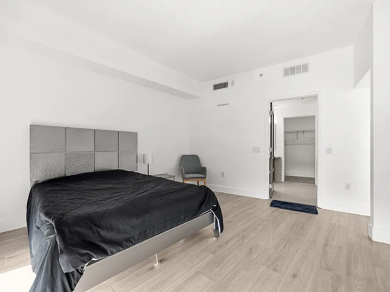 111 N 12th St #1707 — Photo 20