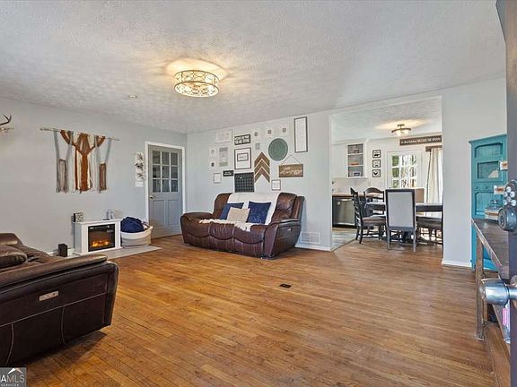 3rd image of 1468 Trinity Church Rd