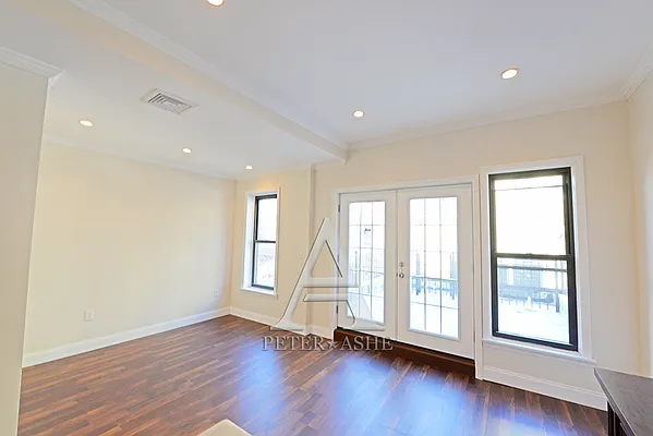 Rented by Peter Ashe | media 29