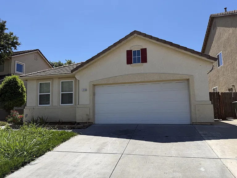 435 Petunia Ct — Photo 5