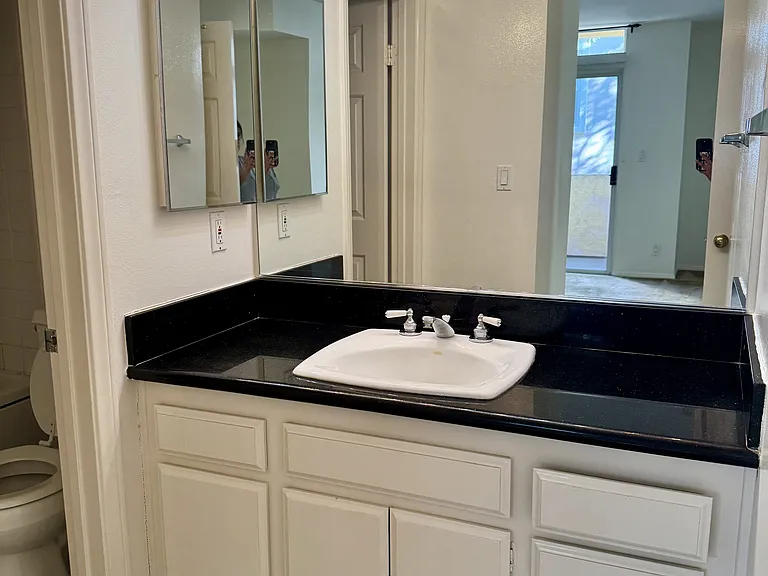 451 S Oakland Ave #8 — Photo 17