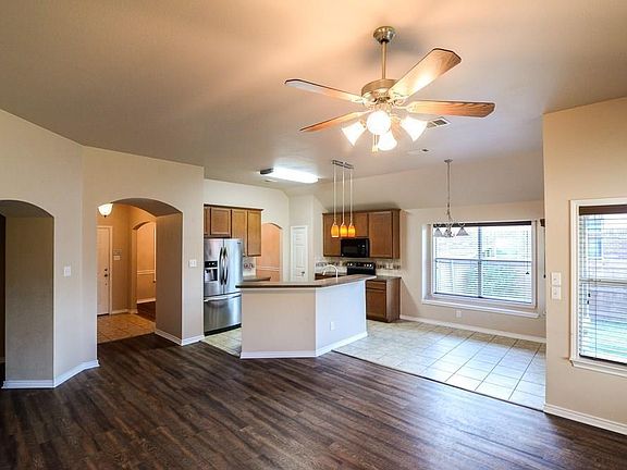 4th image of 219 Regal Ct