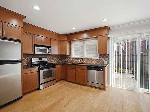 3rd image of 1155 Dickinson St