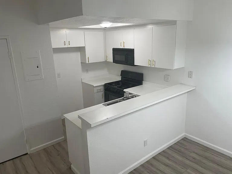 11258 Morrison St #101 — Photo 5