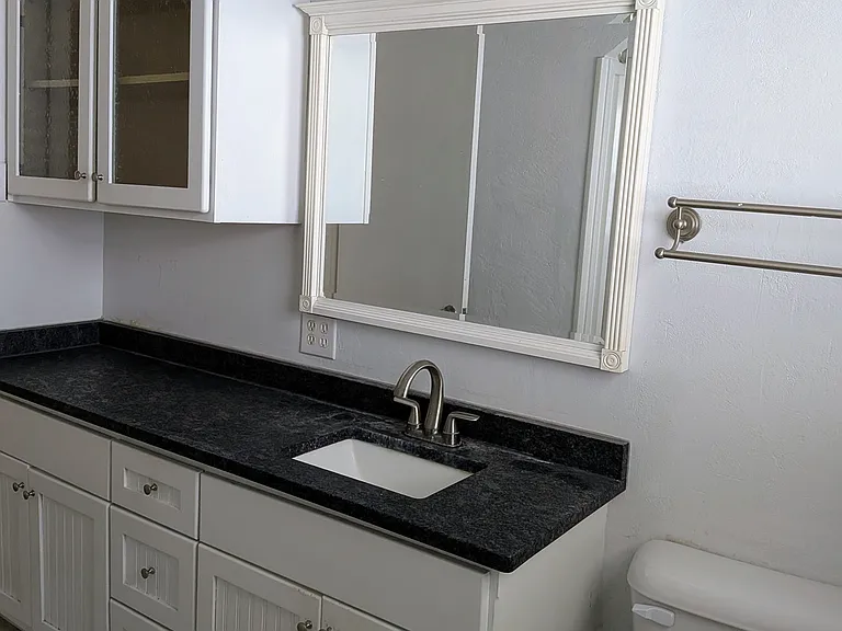 543 Woodbury Ave — Photo 13
