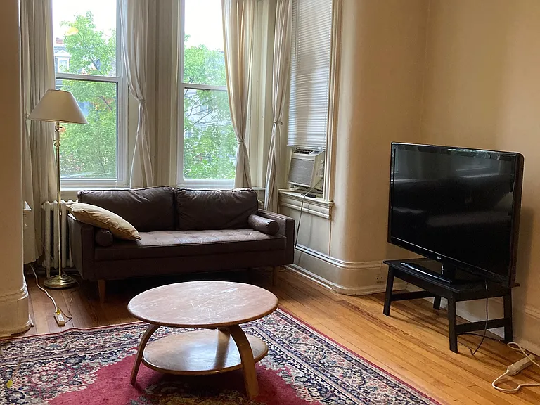 655 Maryland Ave NE #A — Photo 3