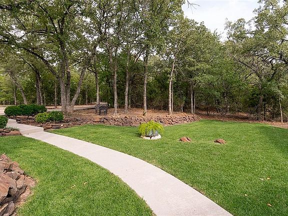 2nd image of 590 Oak Bluff Dr
