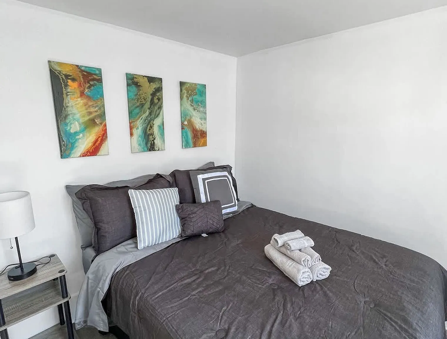 2 bed, 1.0 bath, 742 sqft, $4,224 — Photo 2